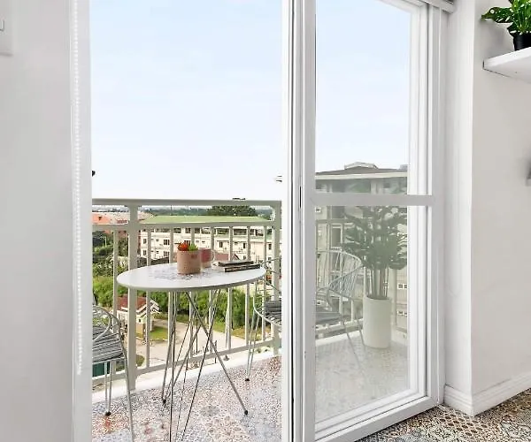 Hyllia By J&j Homes At Amani Grand Residences Near Airport アパート
